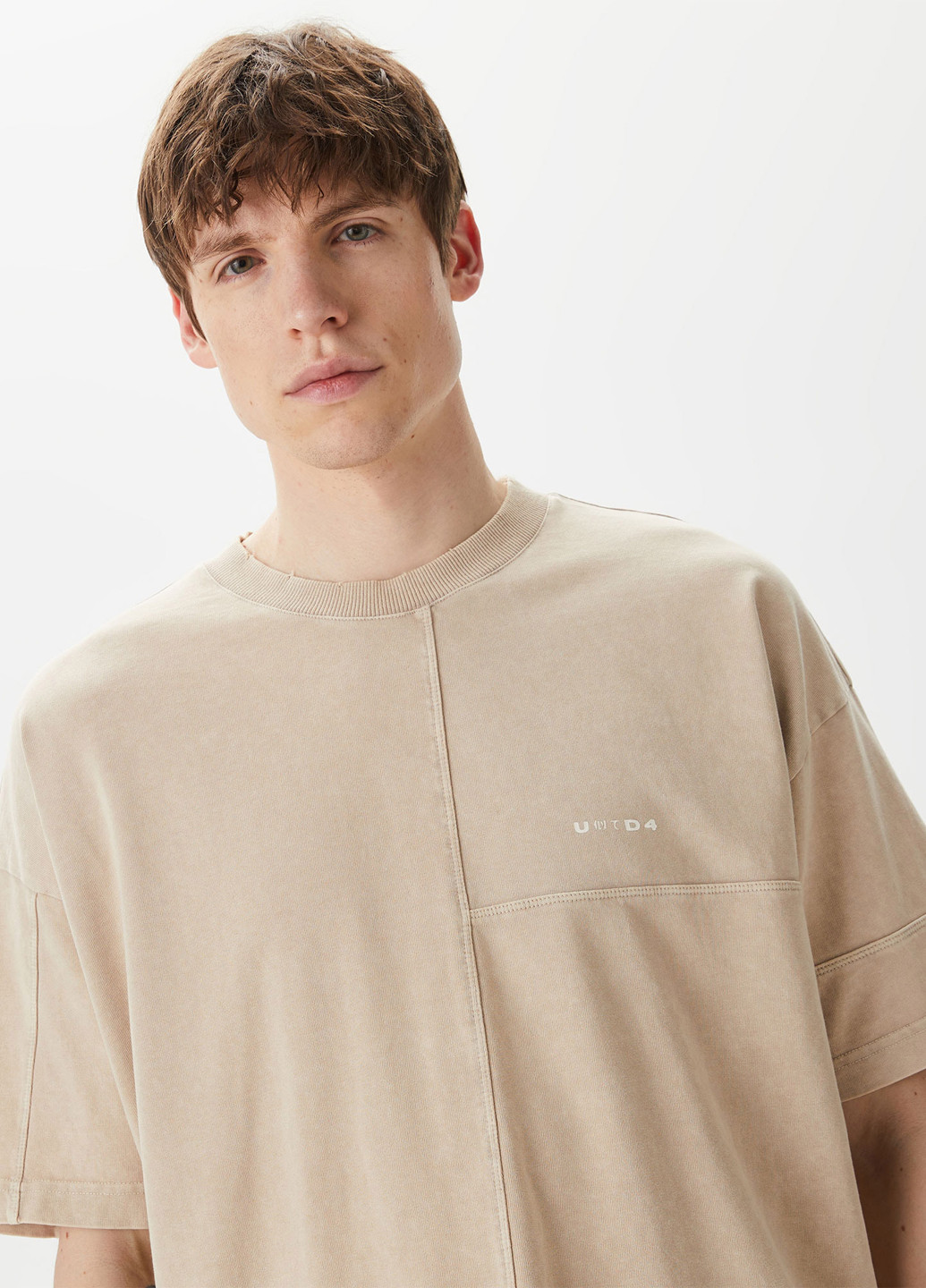 Светло-бежевая футболка UNITED4