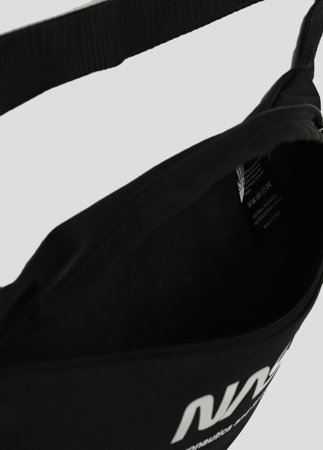 Черная текстильная сумка на пояс Nasa (251362381)