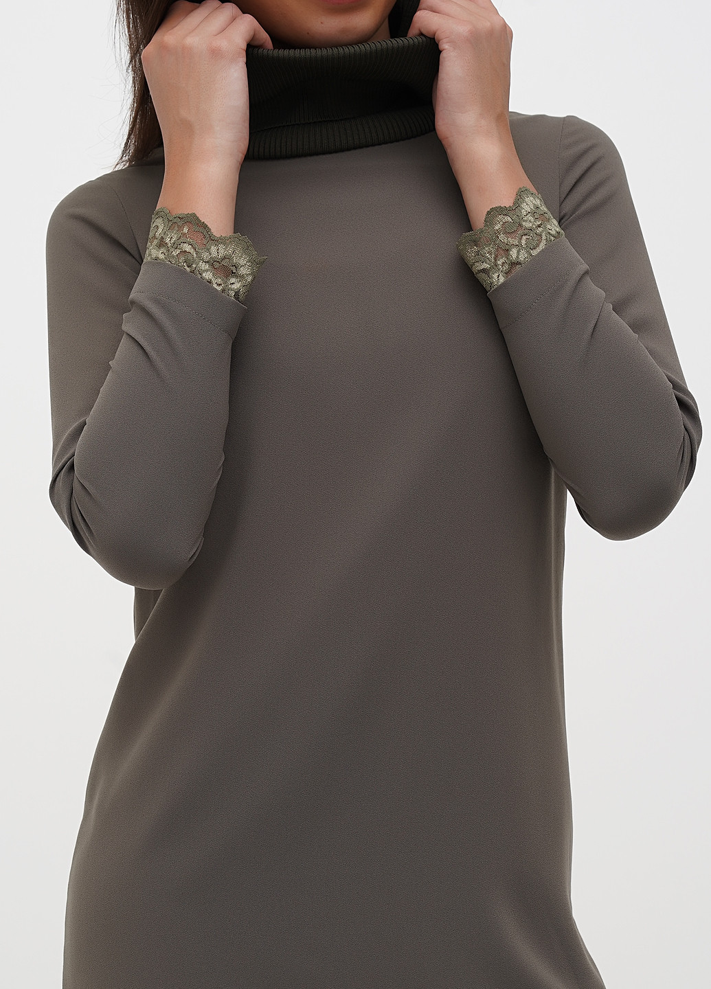 Оливковое (хаки) кэжуал платье платье-свитер Sassofono однотонное