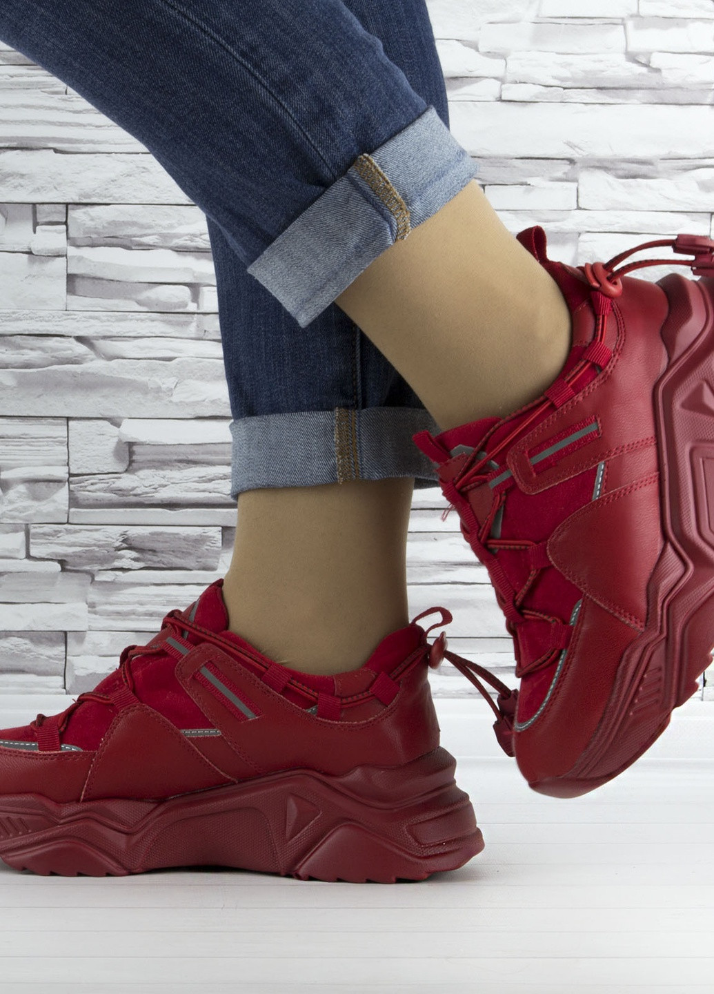 Червоні осінні кросівки жіночі червоні на шнурках і високій підошві комбіновані Stilli