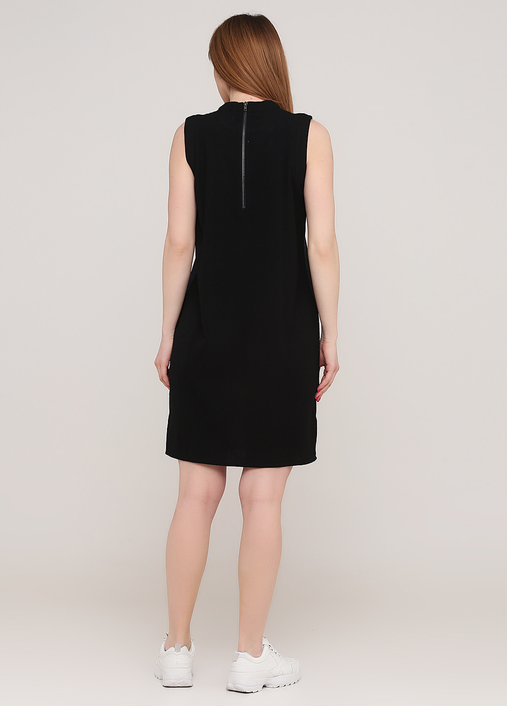 Черное кэжуал платье Minus с абстрактным узором