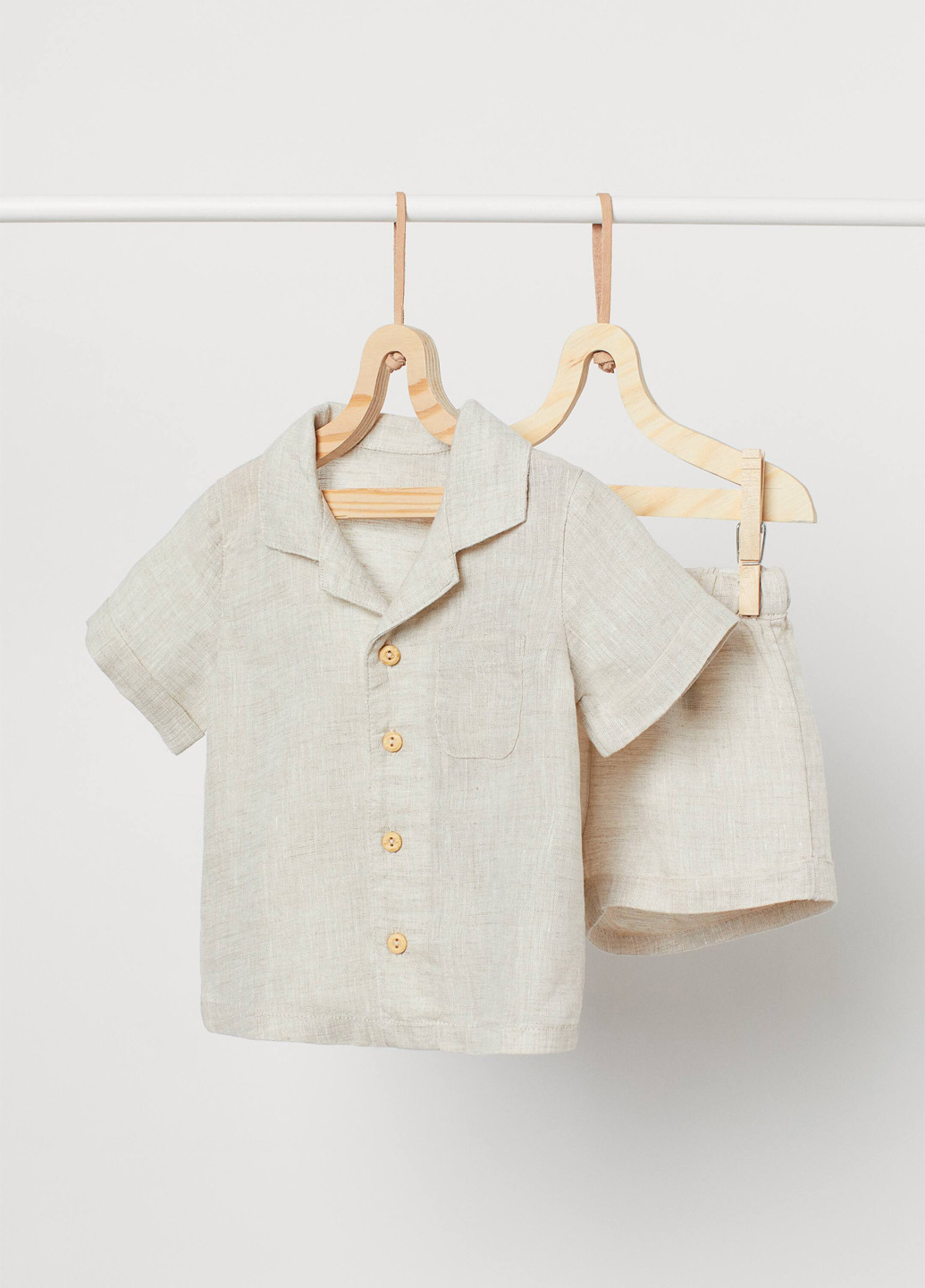 Світло-бежевий літній костюм (сорочка, шорти) з шортами, з сорочкою H&M