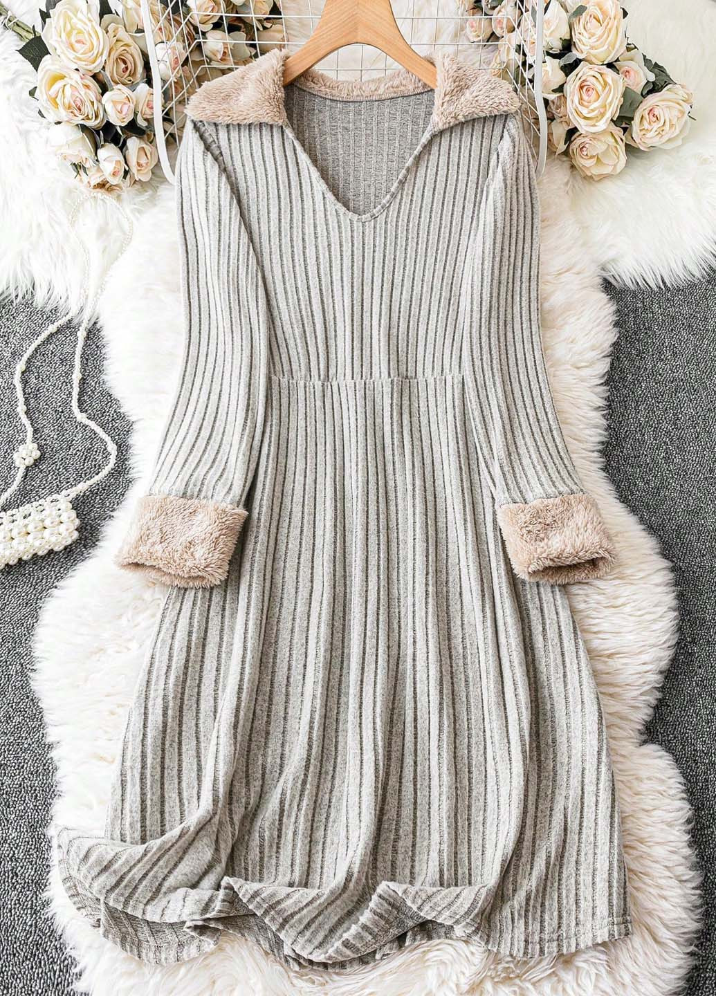 Бежева кежуал сукня кльош SHEIN однотонна