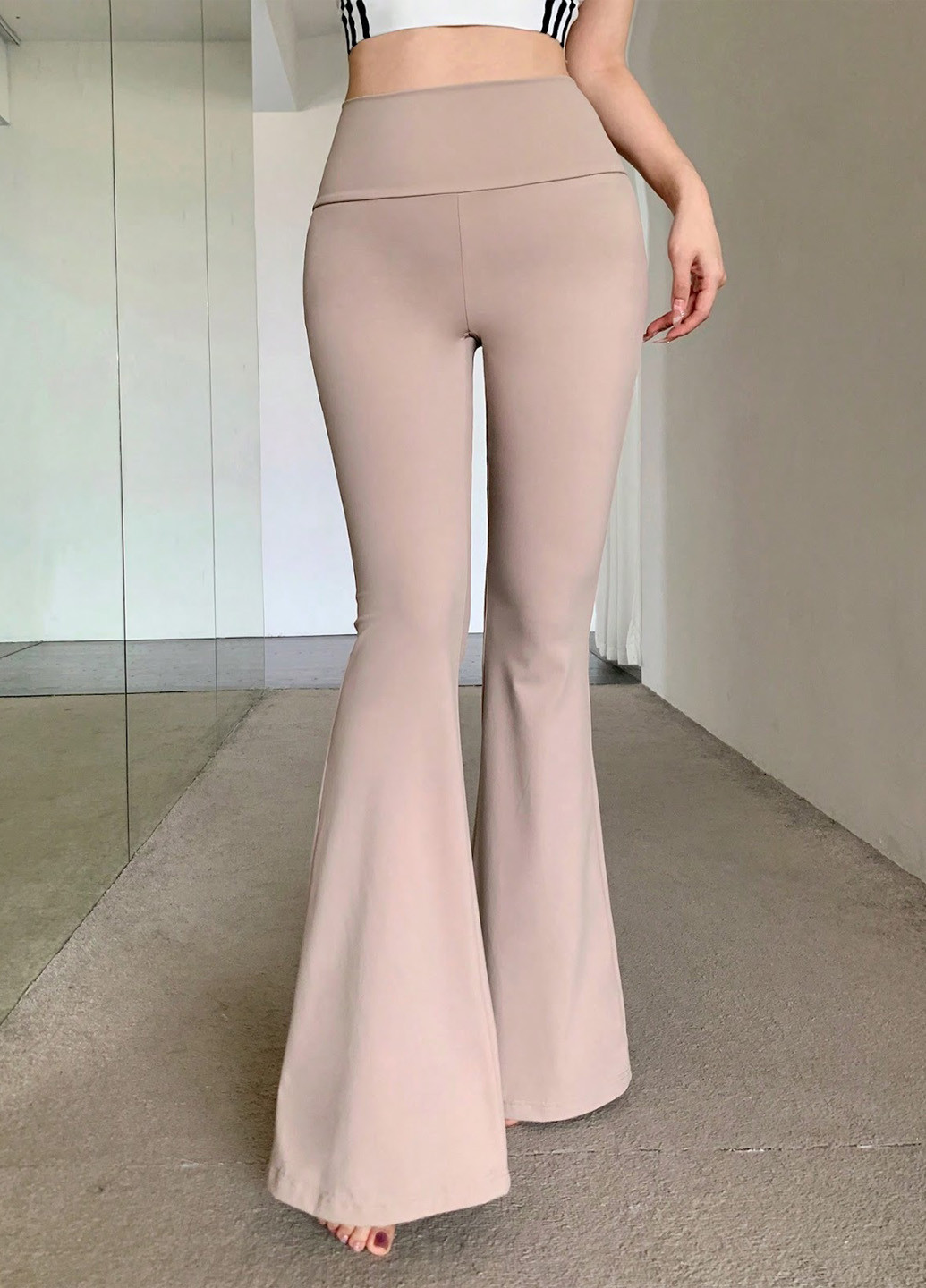 Бежевые демисезонные леггинсы SHEIN