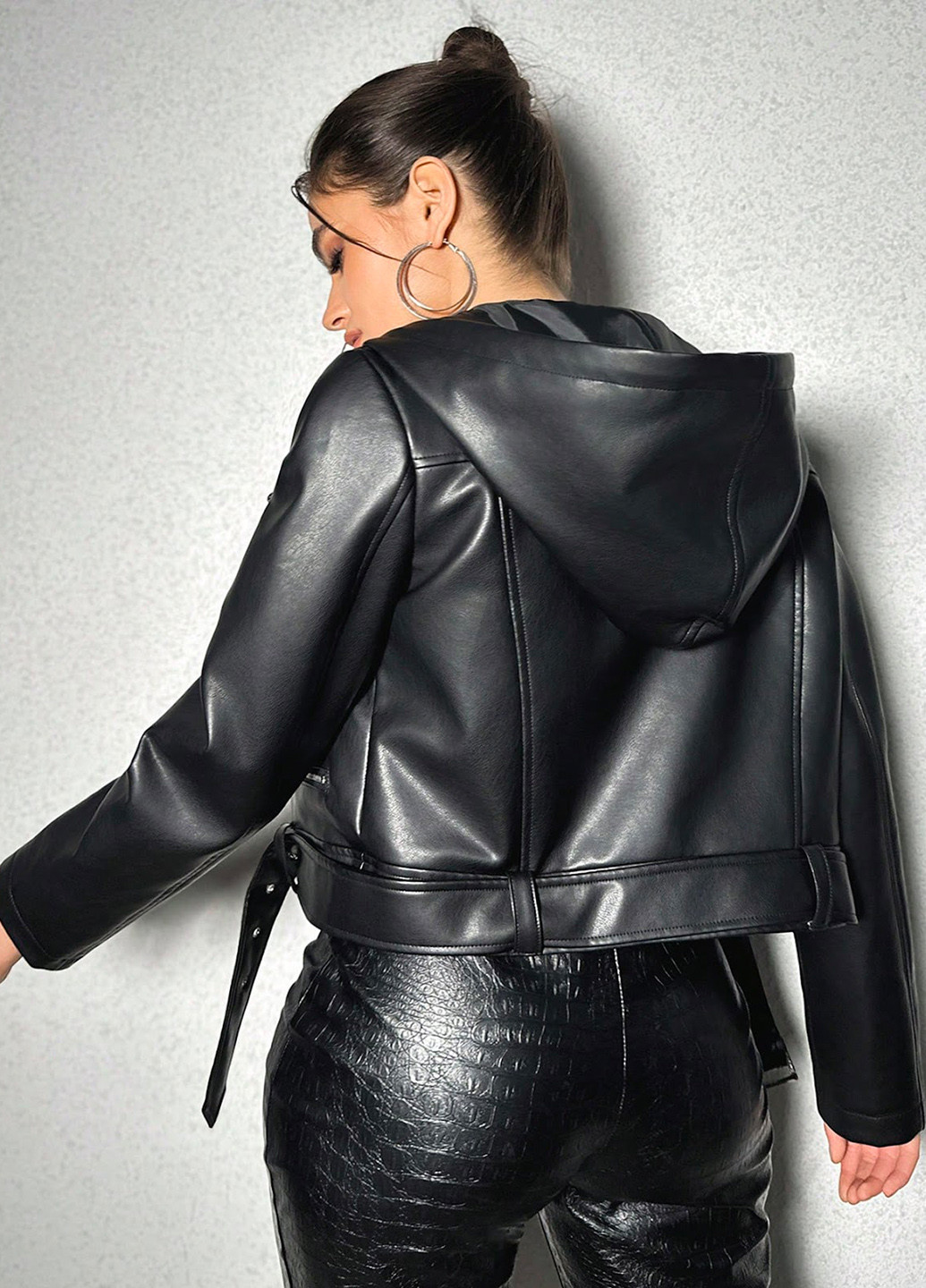 Черная демисезонная куртка косуха SHEIN