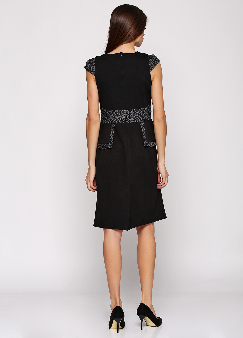 Черное кэжуал платье Алеся с геометрическим узором