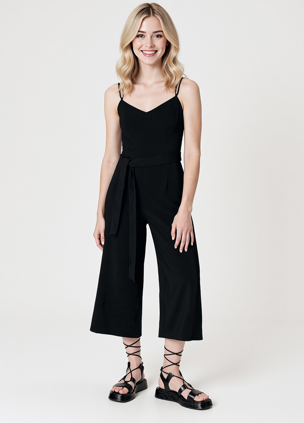 Комбинезон Reserved комбинезон-брюки однотонный чёрный кэжуал модал