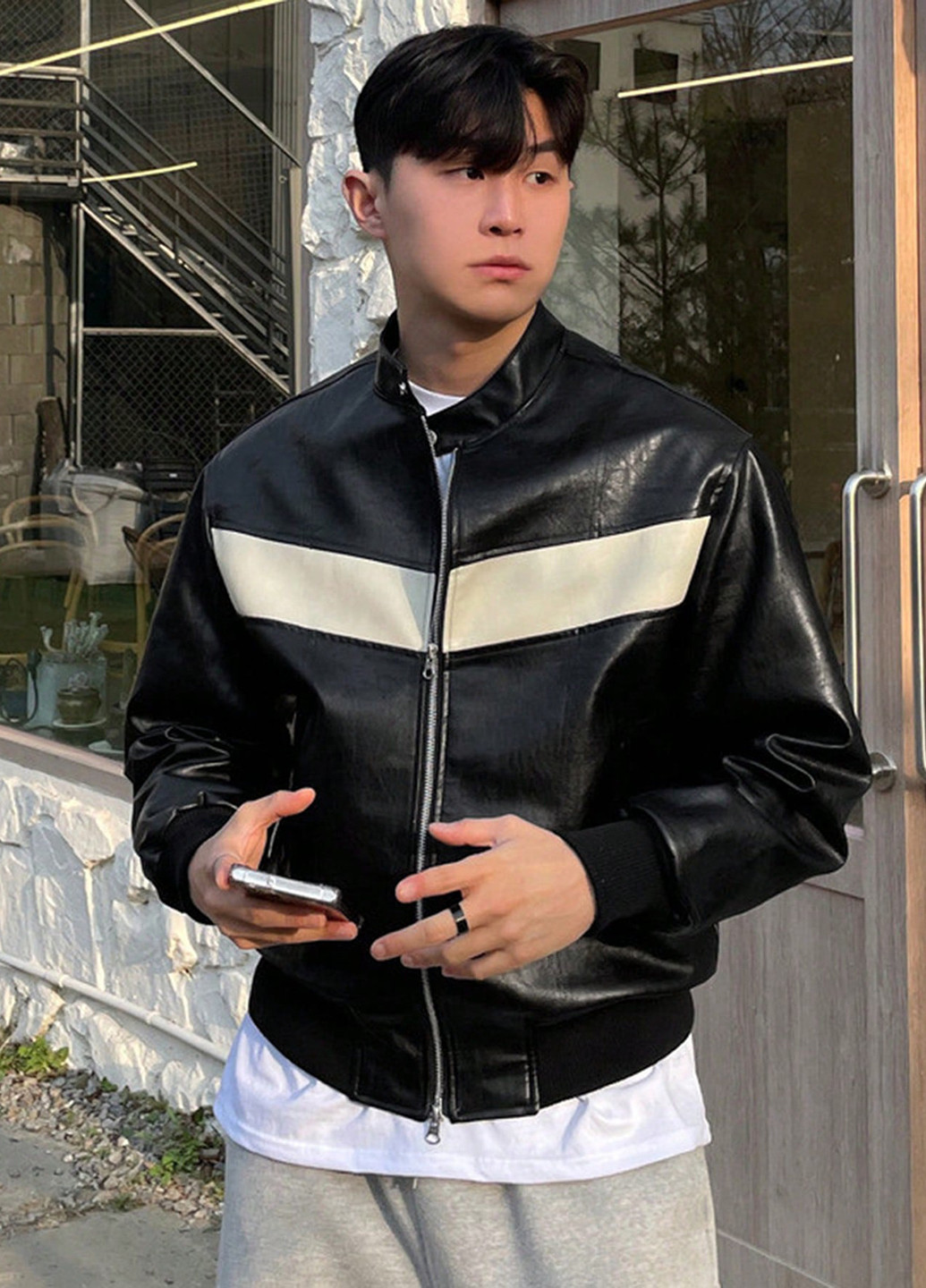 Черно-белая зимняя куртка байкерская SHEIN