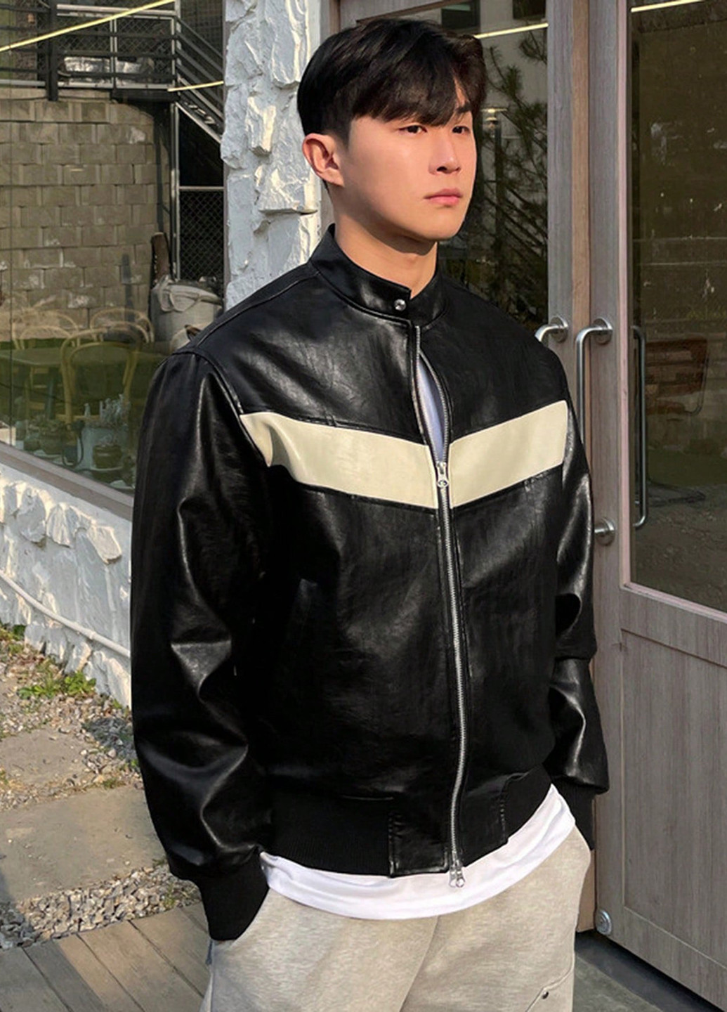 Черно-белая зимняя куртка байкерская SHEIN