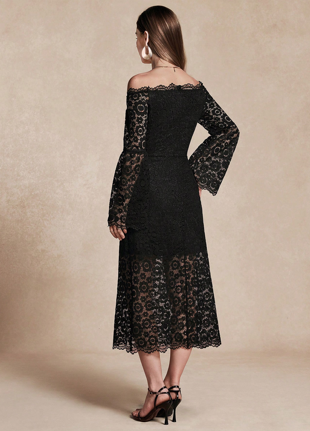 Чорна вечірня сукня силуетна, з відкритими плечима SHEIN з квітковим принтом