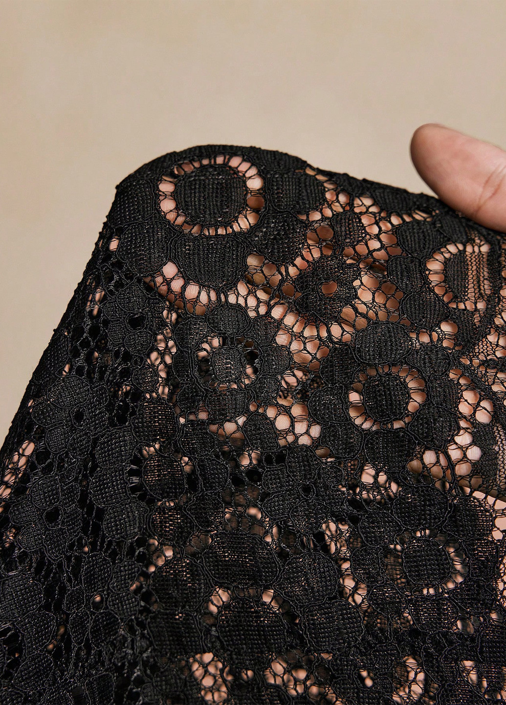 Чорна вечірня сукня силуетна, з відкритими плечима SHEIN з квітковим принтом