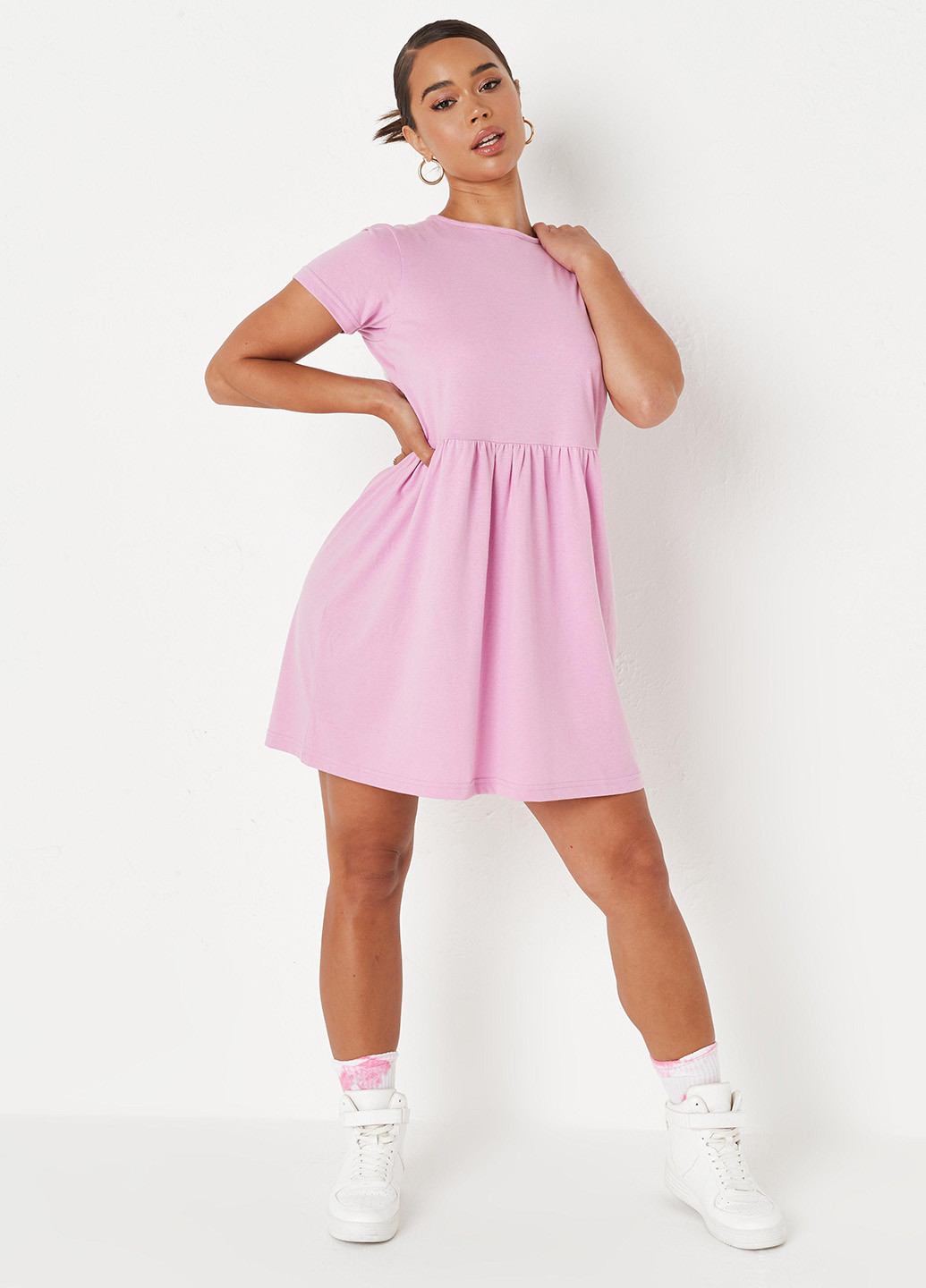 Светло-розовое кэжуал платье клеш, платье-футболка Missguided однотонное