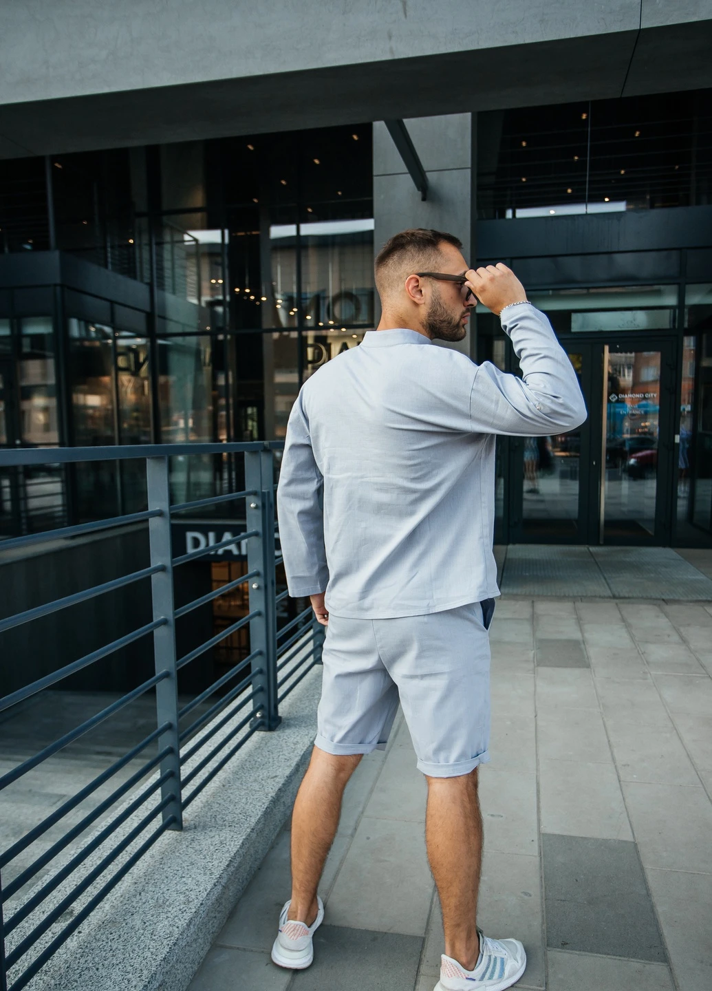 Сірий літній літній лляний чоловічий костюм з шортами GENTLEMEN