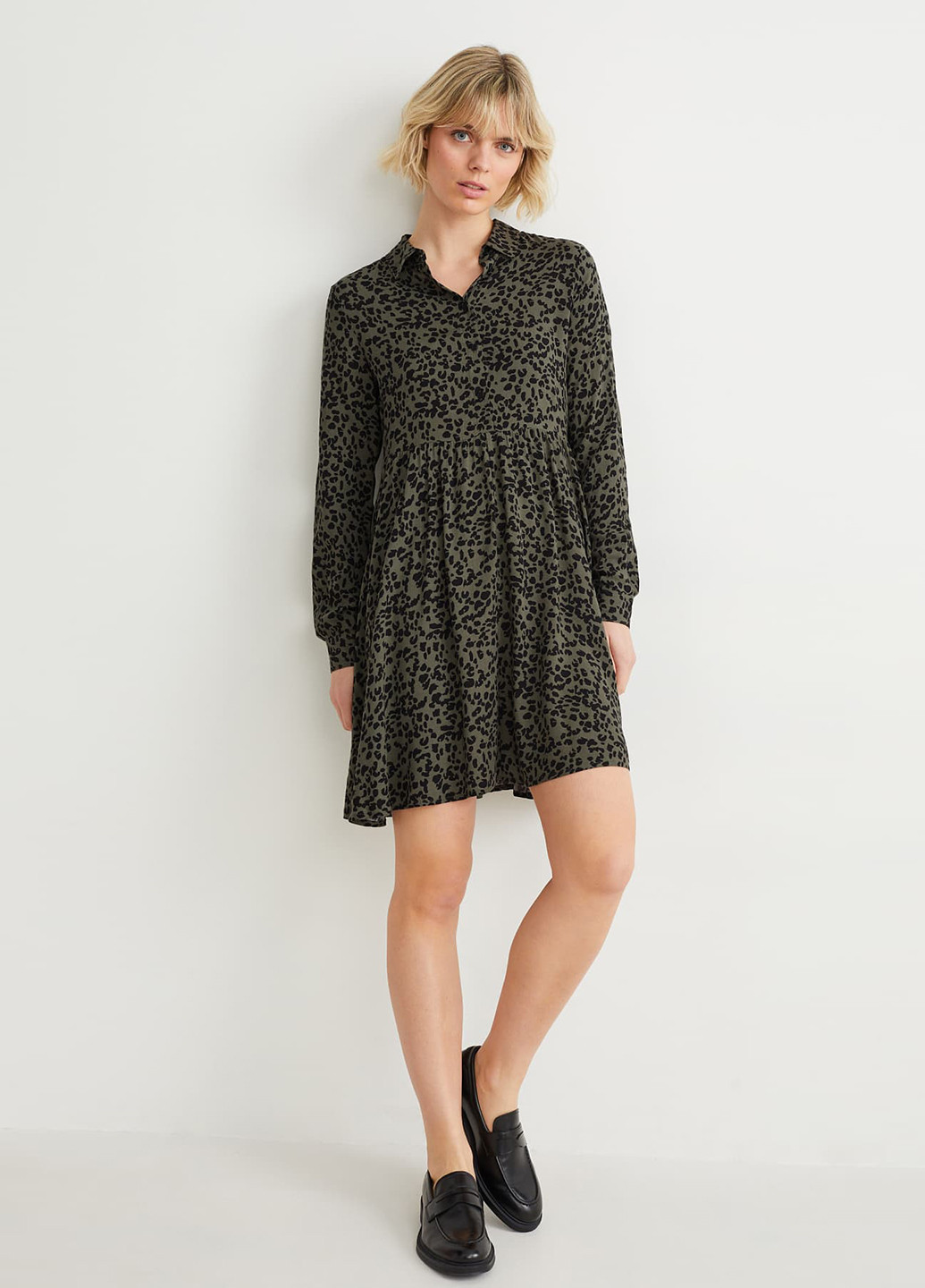 Оливковое (хаки) кэжуал платье клеш, рубашка C&A с животным (анималистичным) принтом
