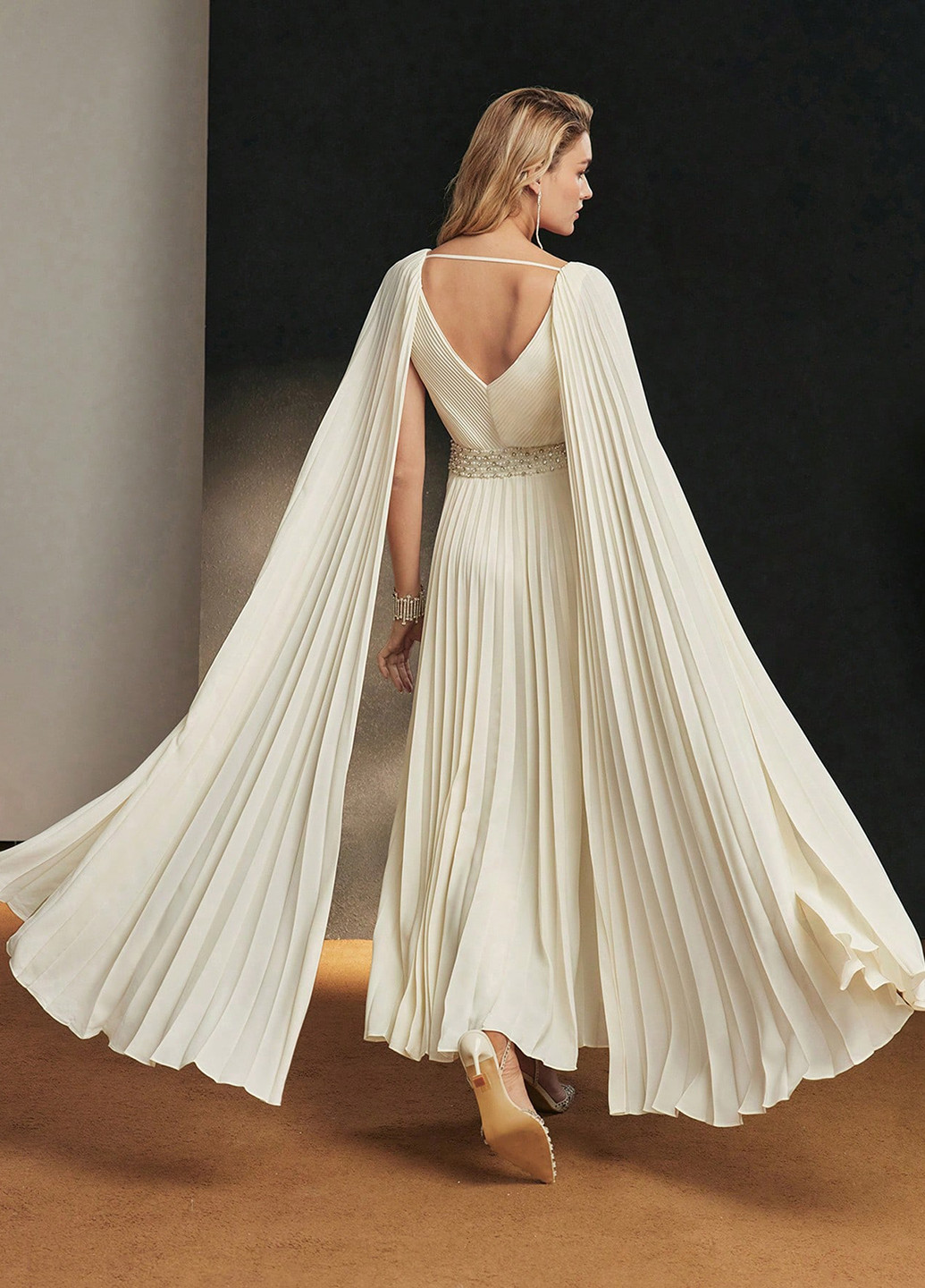 Кремова святковий сукня сукня-кейп, а-силует, плісована SHEIN однотонна