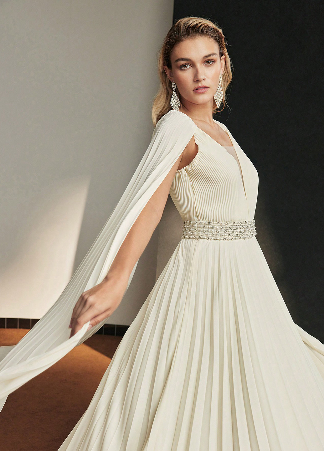 Кремова святковий сукня сукня-кейп, а-силует, плісована SHEIN однотонна