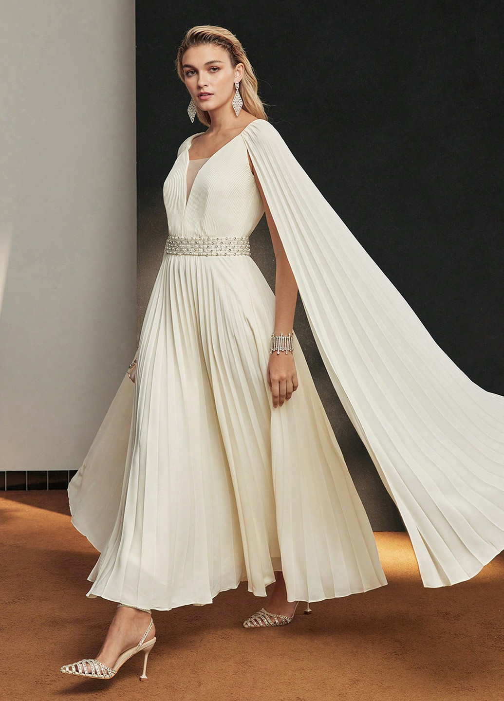 Кремова святковий сукня сукня-кейп, а-силует, плісована SHEIN однотонна