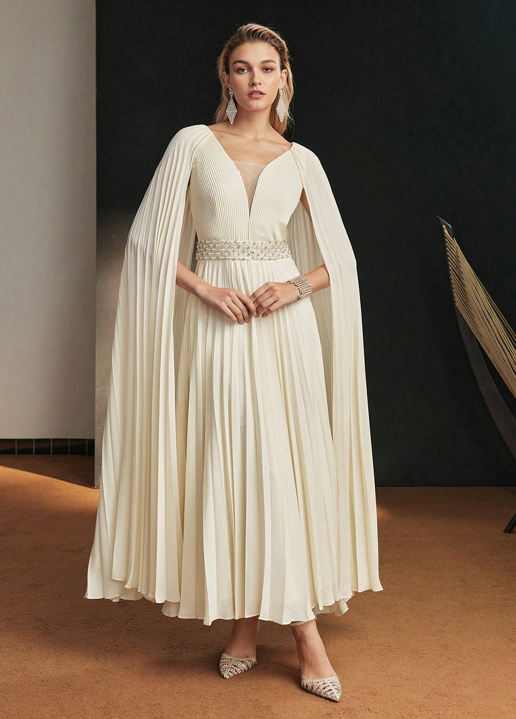 Кремова святковий сукня сукня-кейп, а-силует, плісована SHEIN однотонна