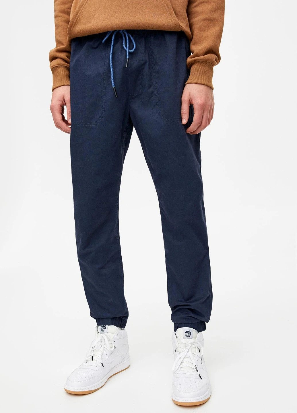 Темно-синие брюки Pull & Bear