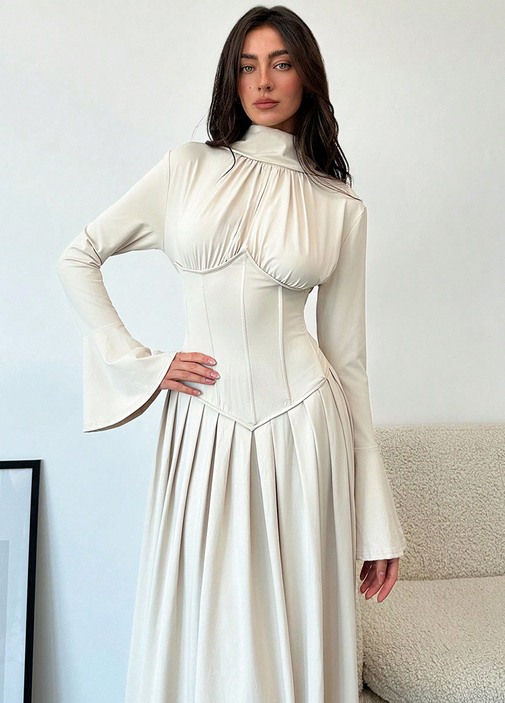 Кремова вечірня сукня з спідницею-сонце, з корсетом SHEIN однотонна