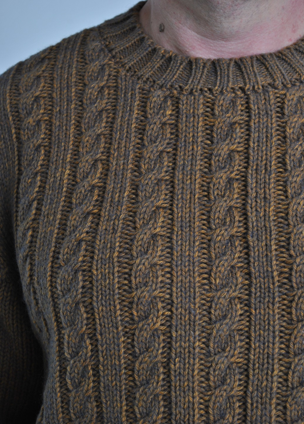 Горчичный зимний свитер с косами Berta Lucci
