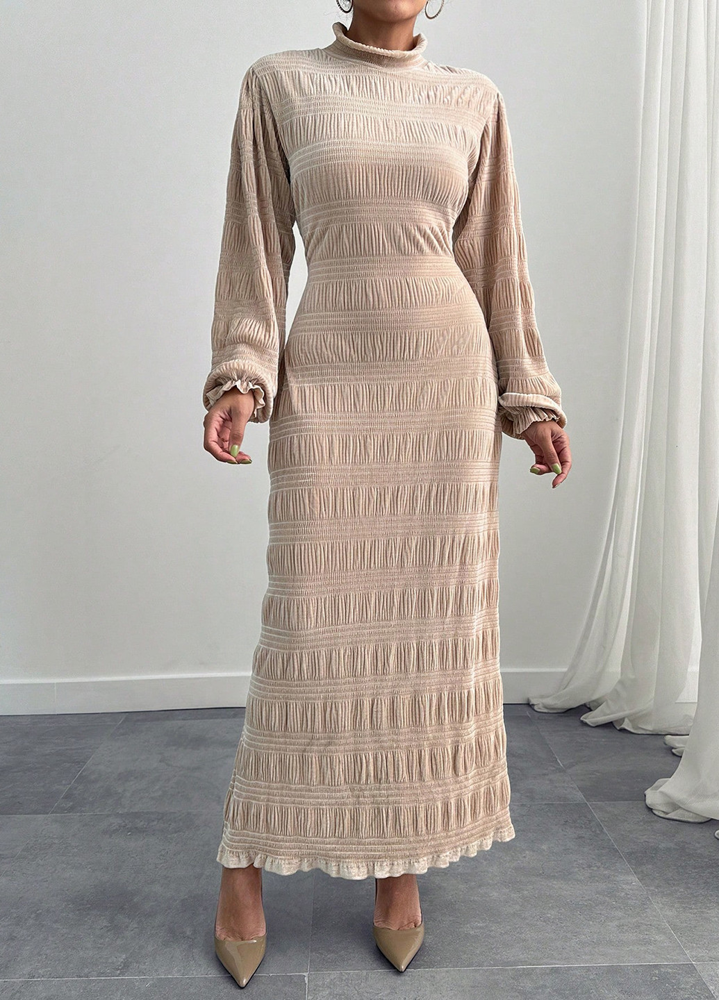 Бежевое кэжуал платье SHEIN однотонное