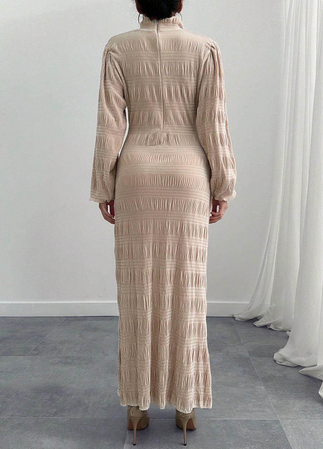 Бежевое кэжуал платье SHEIN однотонное