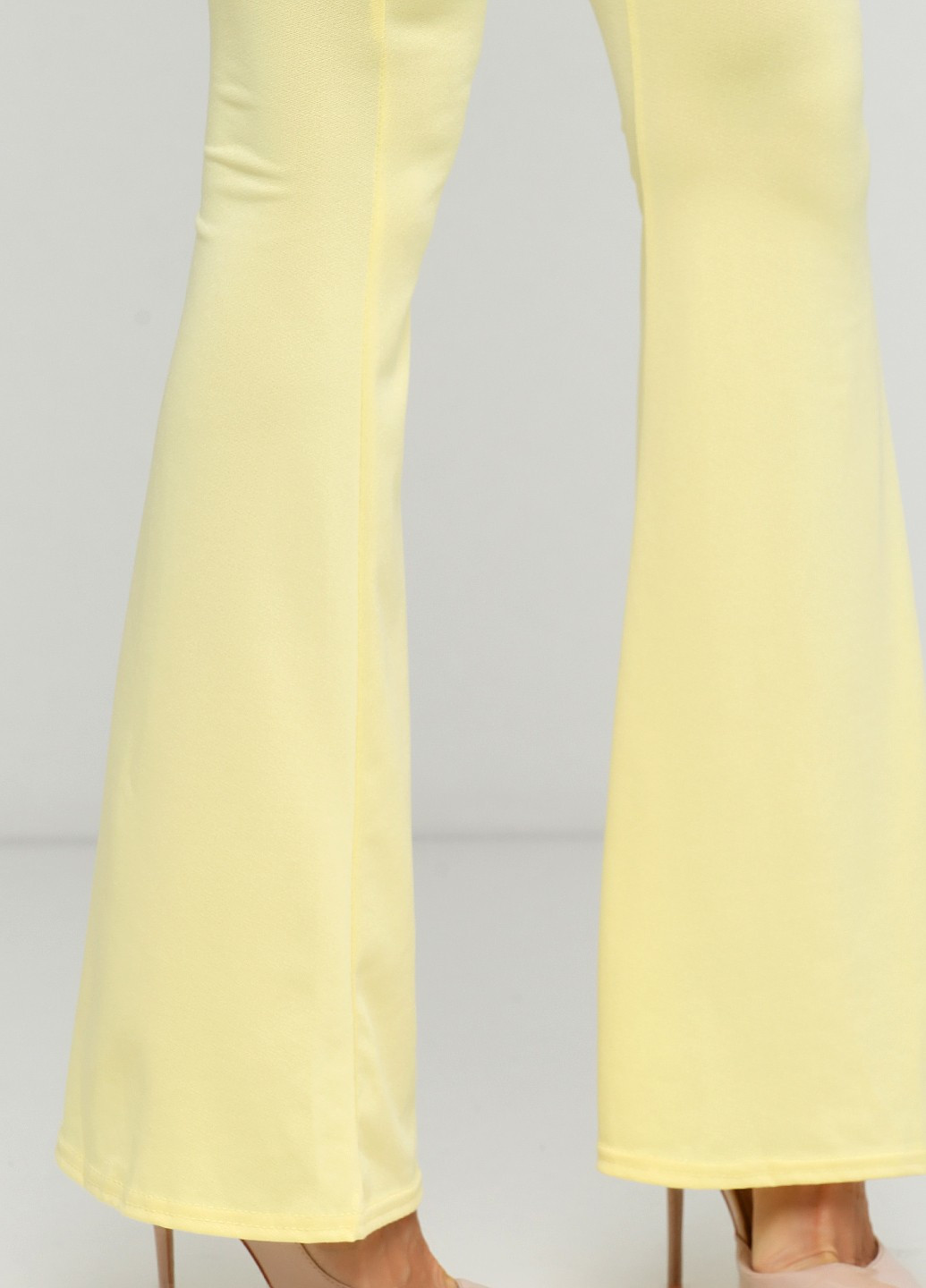 Желтые демисезонные брюки Boohoo