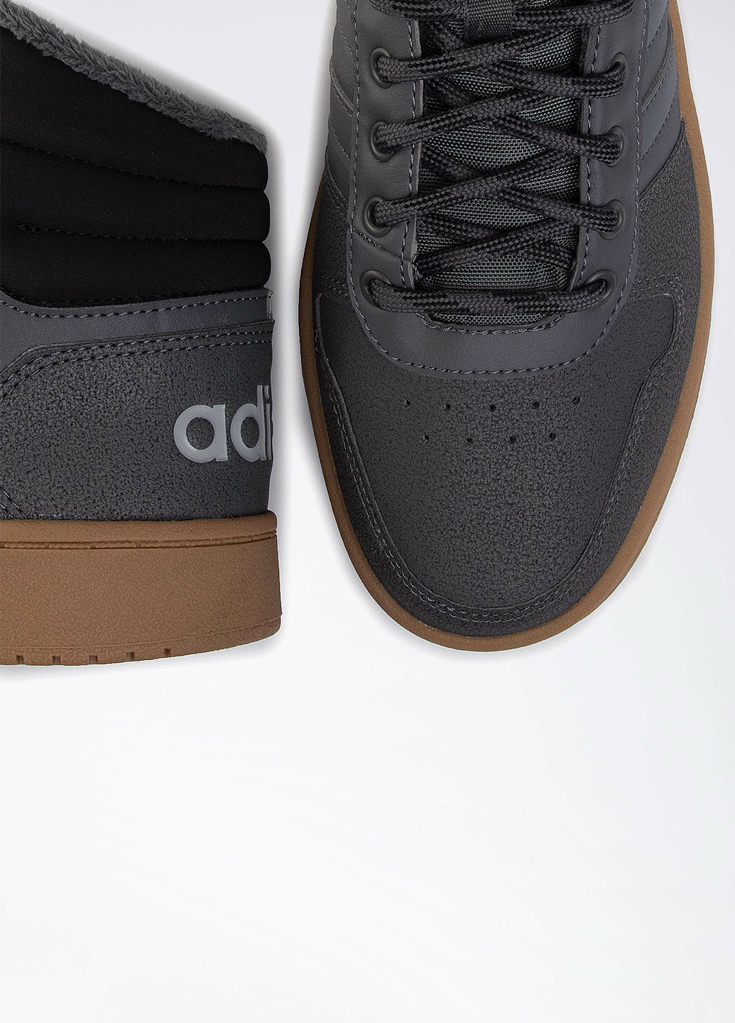 Темно-сірі кросівки adidas