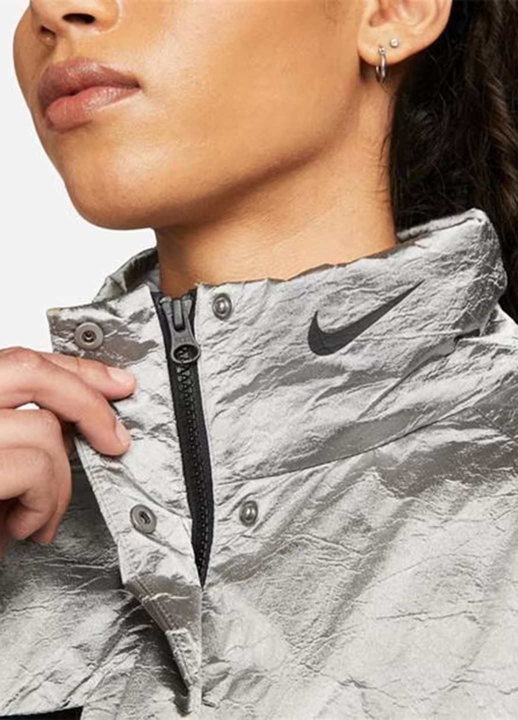 Светло-серая демисезонная куртка Nike