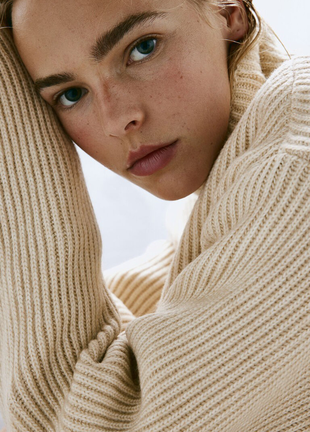 Светло-бежевый демисезонный свитер H&M