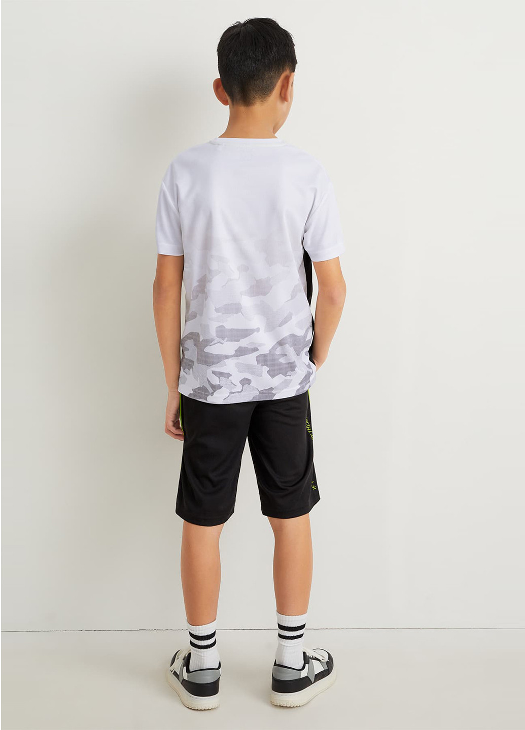 Комбінований літній комплект (футболка, шорти) C&A
