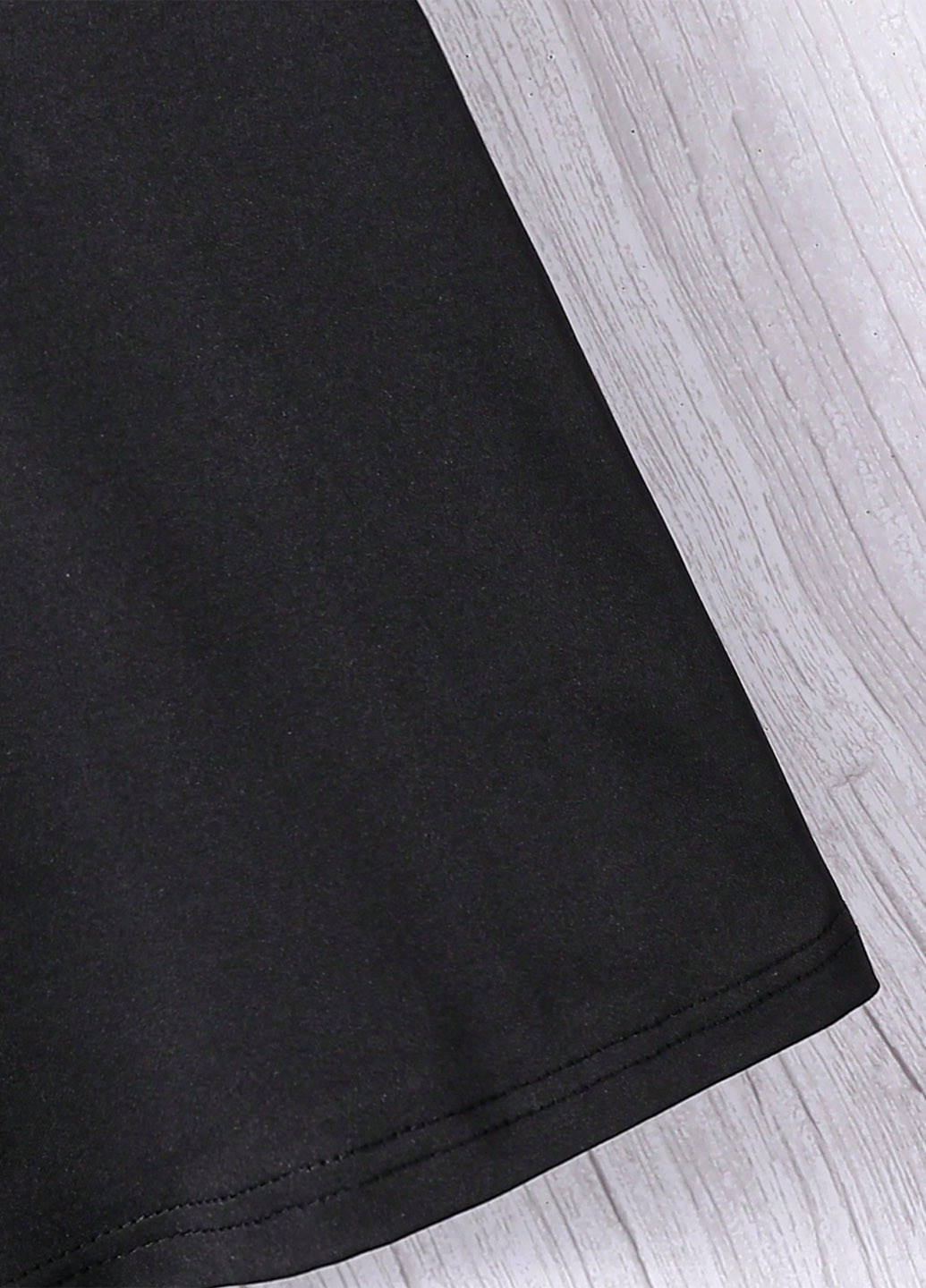 Черная демисезонная футболка SHEIN