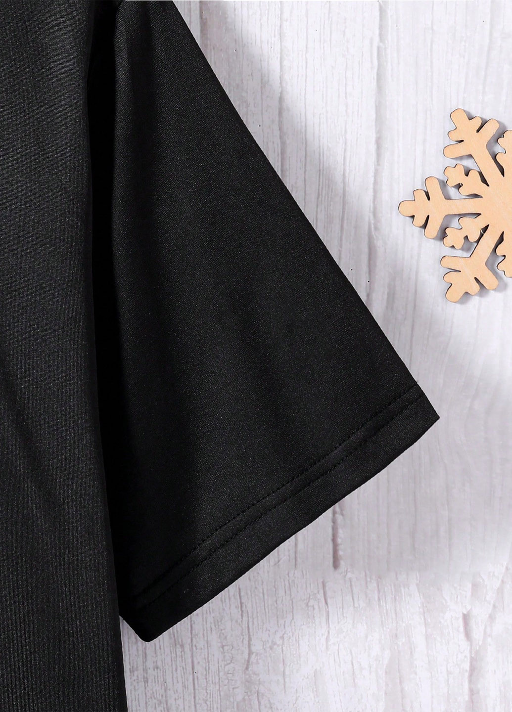 Черная демисезонная футболка SHEIN