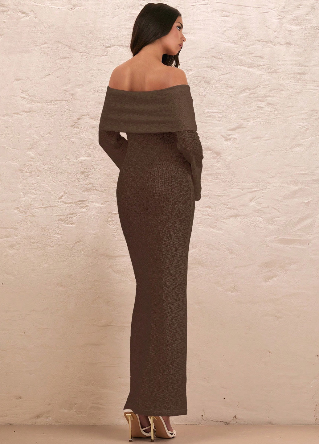 Коричневое кэжуал платье силуэтная, с открытыми плечами SHEIN однотонное