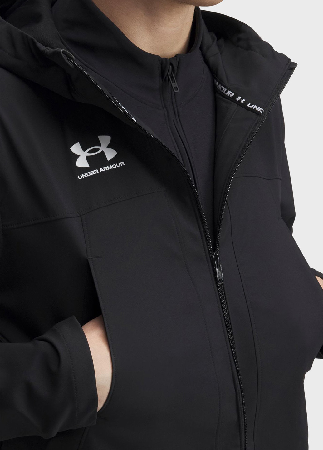 Чорна демісезонна куртка Under Armour