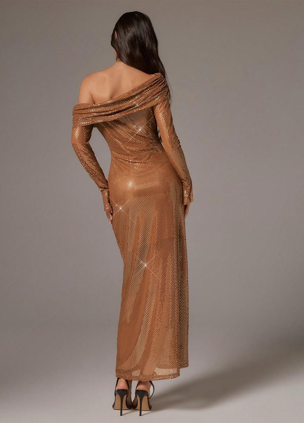 Темно-бежева вечірня сукня з відкритими плечима SHEIN однотонна