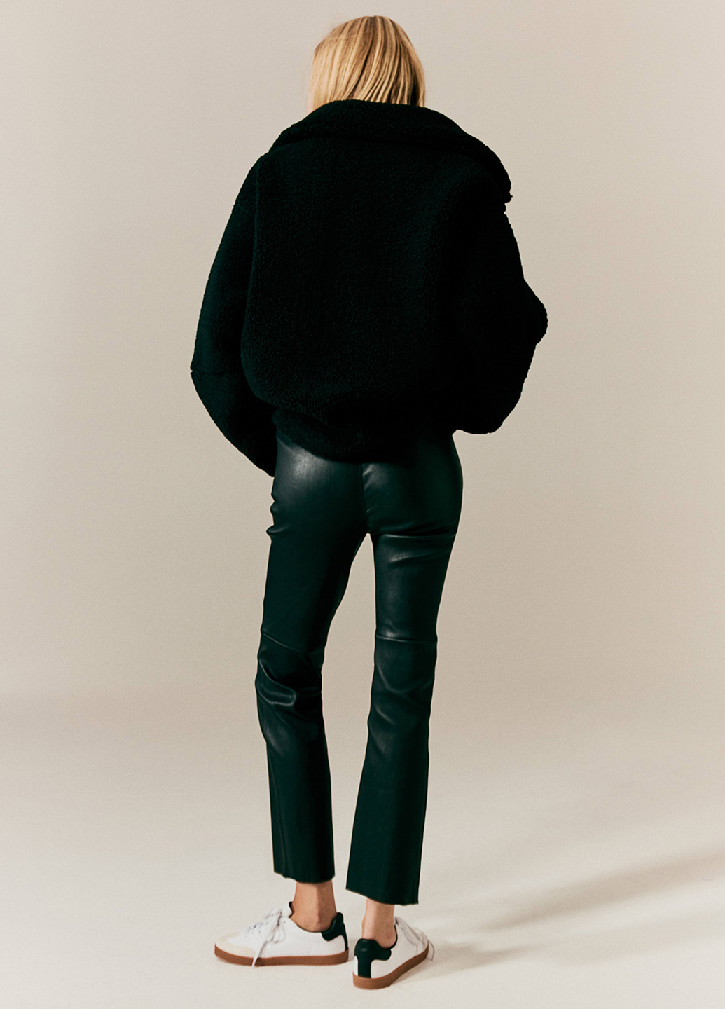 Черная демисезонная куртка H&M