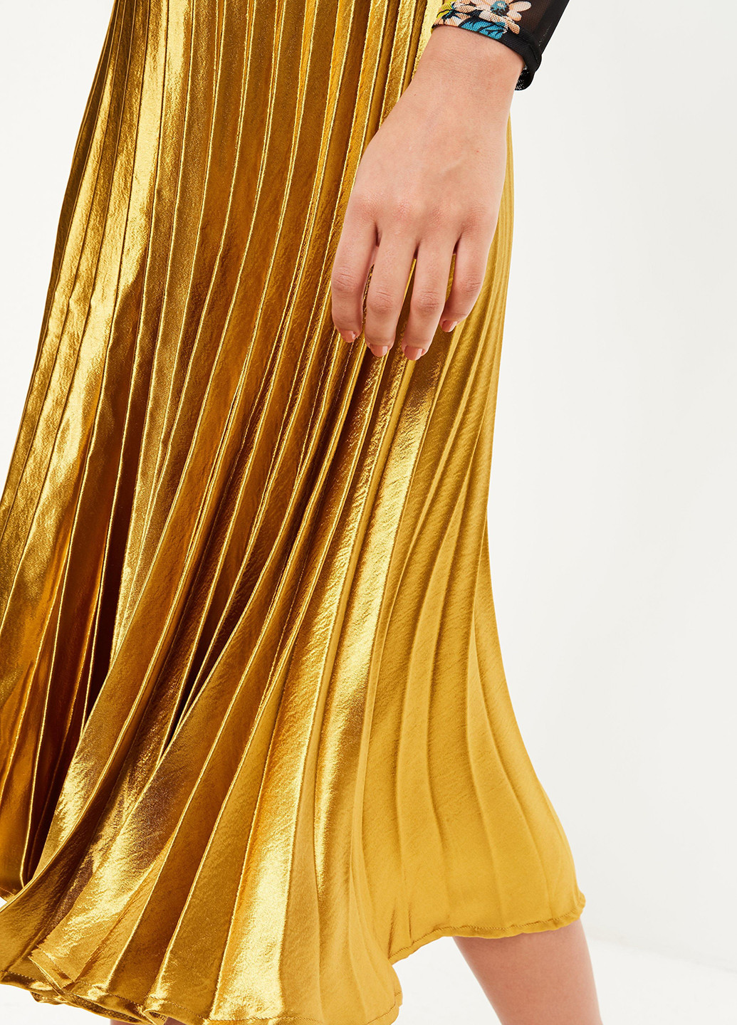 Золотистая кэжуал однотонная юбка Diffuse клешированная, плиссе