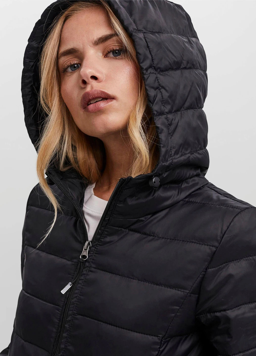Черная демисезонная куртка Vero Moda