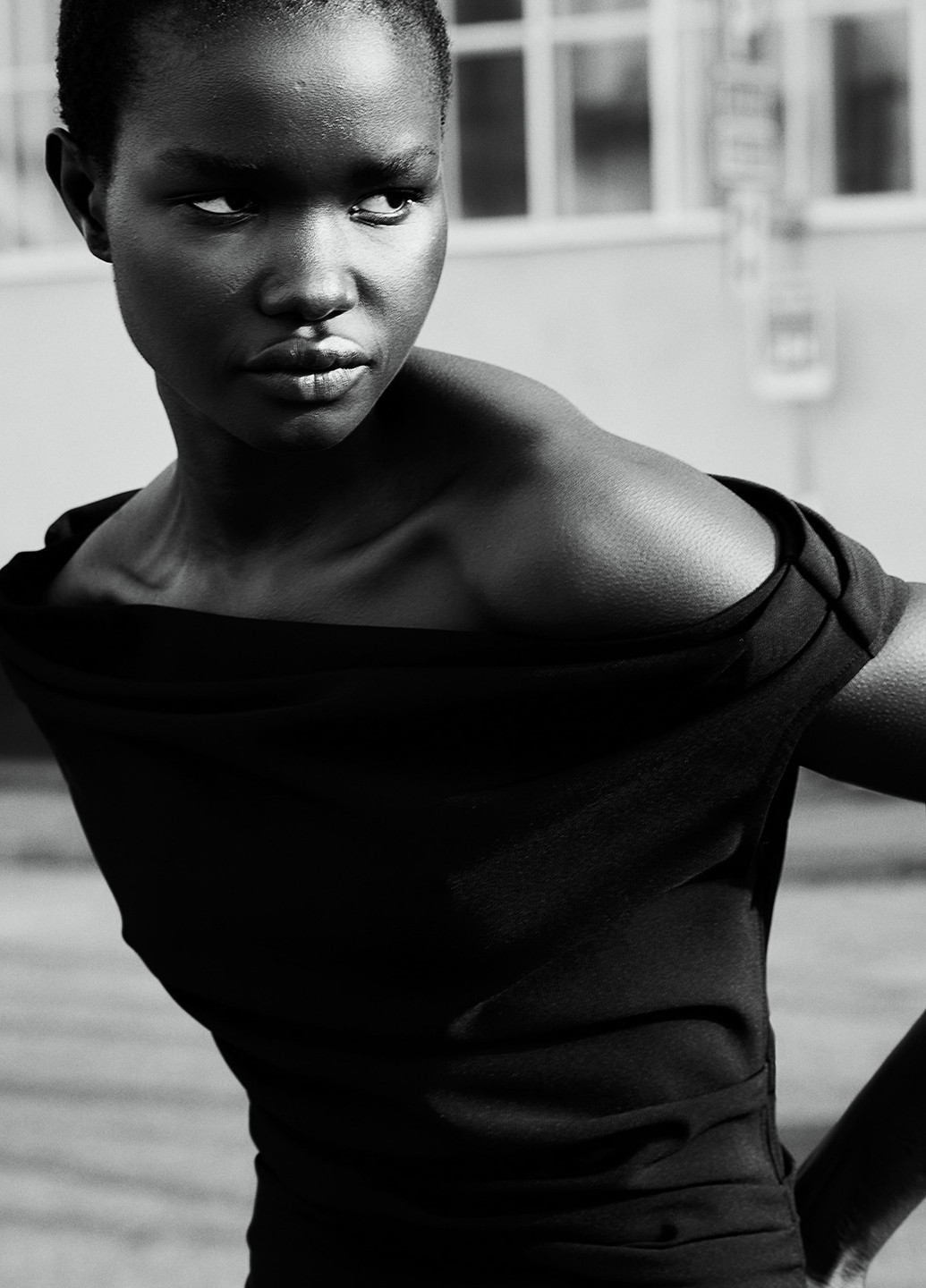 Чорна кежуал сукня силуетна, на одне плече H&M однотонна