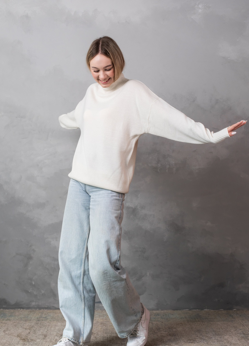 Молочный демисезонный свитер женский Viviami