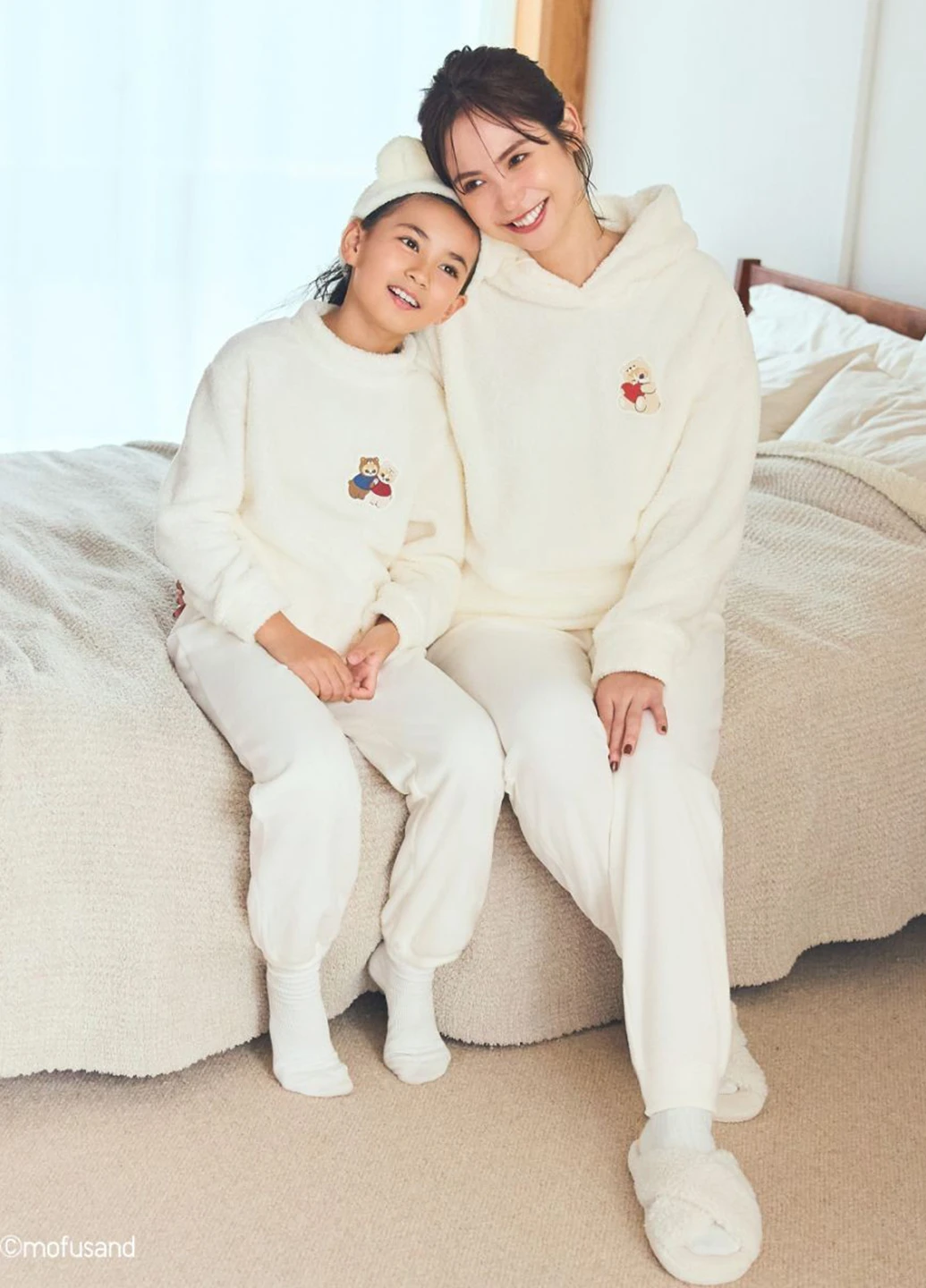 Белая зимняя пижама (свитшот, брюки) Uniqlo