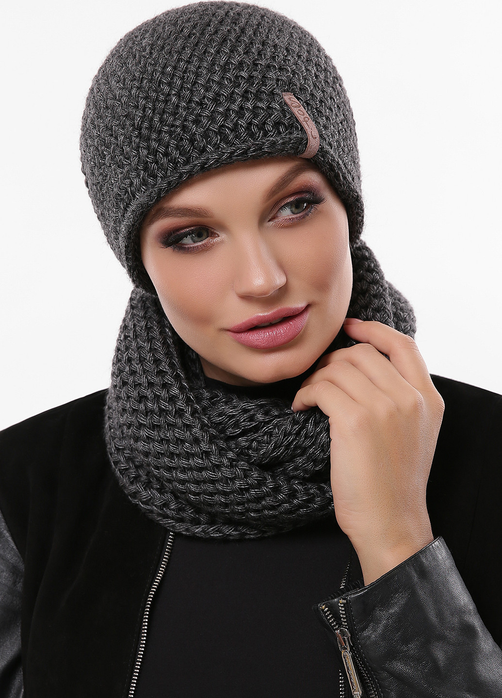 Темно-серый зимний комплект (шапка, шарф-снуд) Sofi