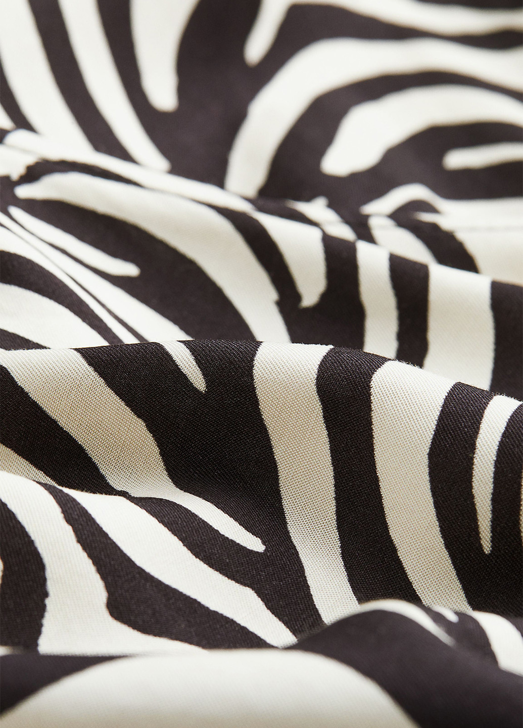 Чорно-білий кежуал сукня на запах, а-силует H&M з абстрактним візерунком