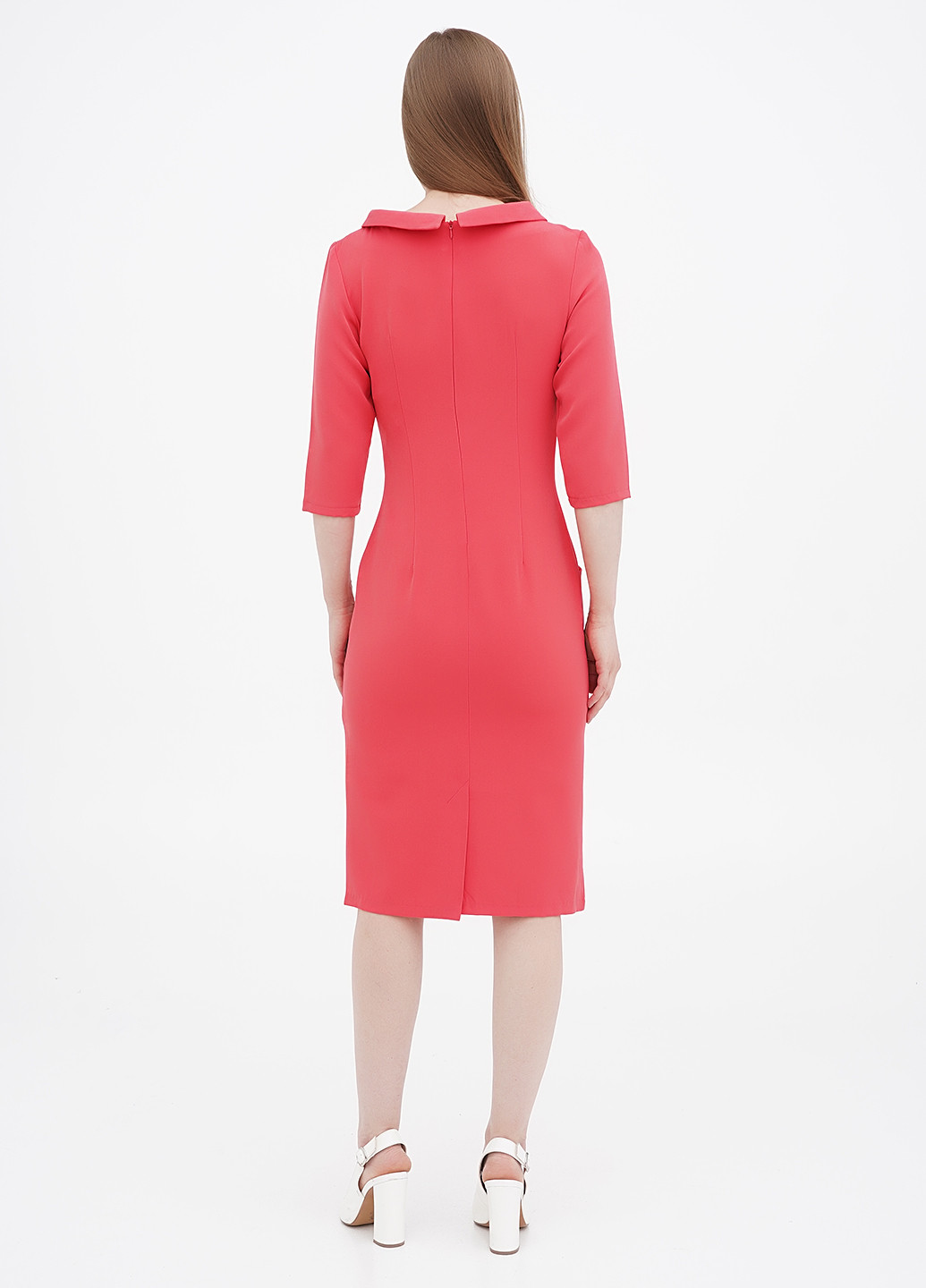 Розовое деловое платье футляр Maurini однотонное