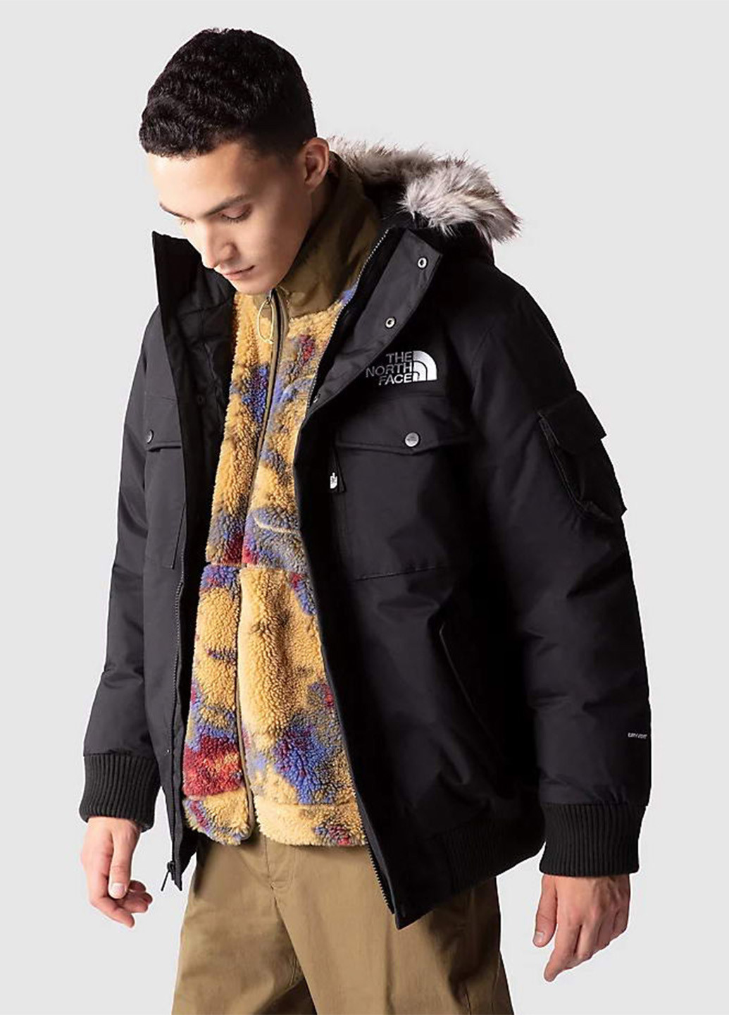 Черная зимняя куртка The North Face NF0A4M8FJK31