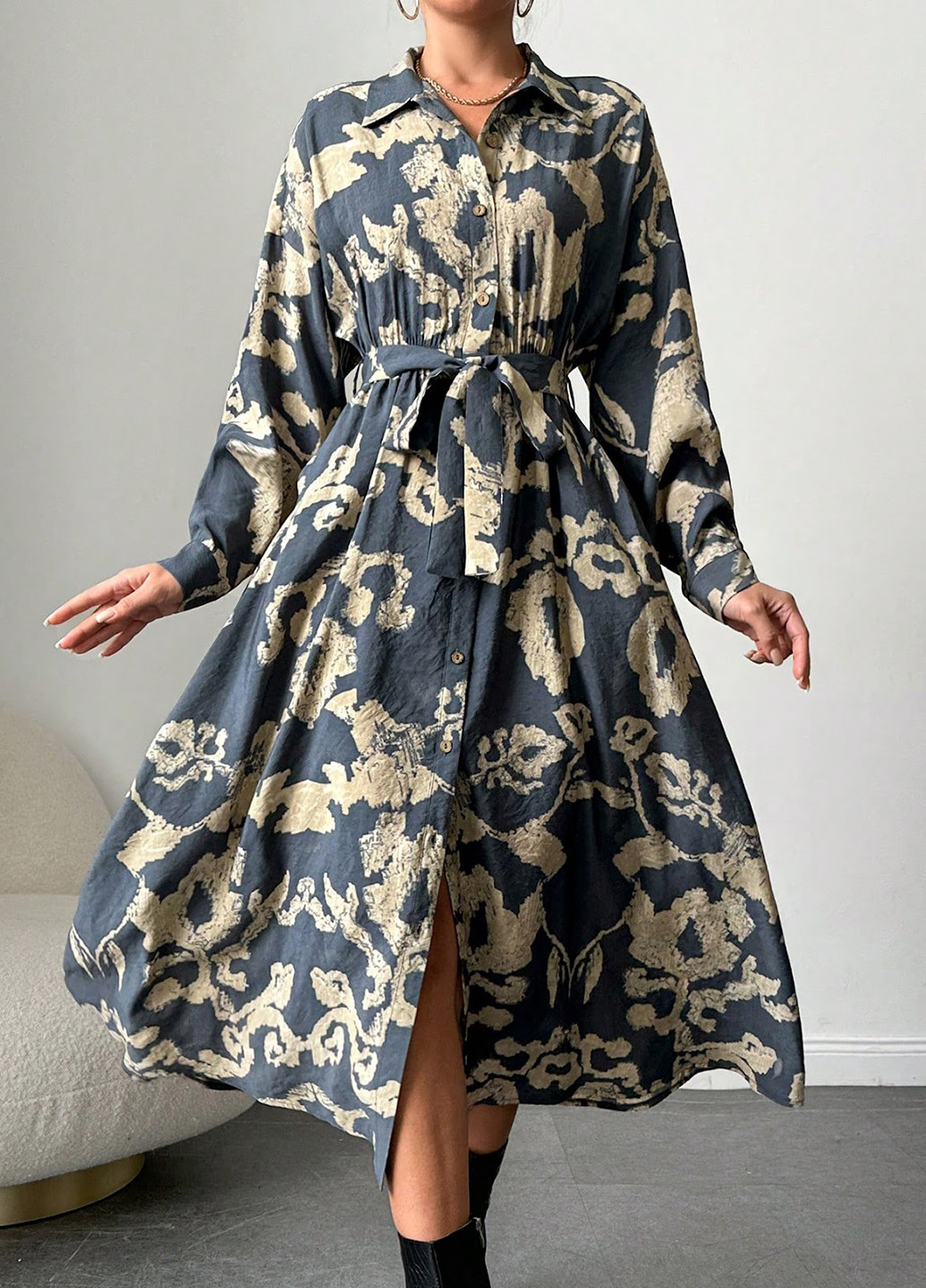 Темно-серое кэжуал платье рубашка SHEIN с абстрактным узором