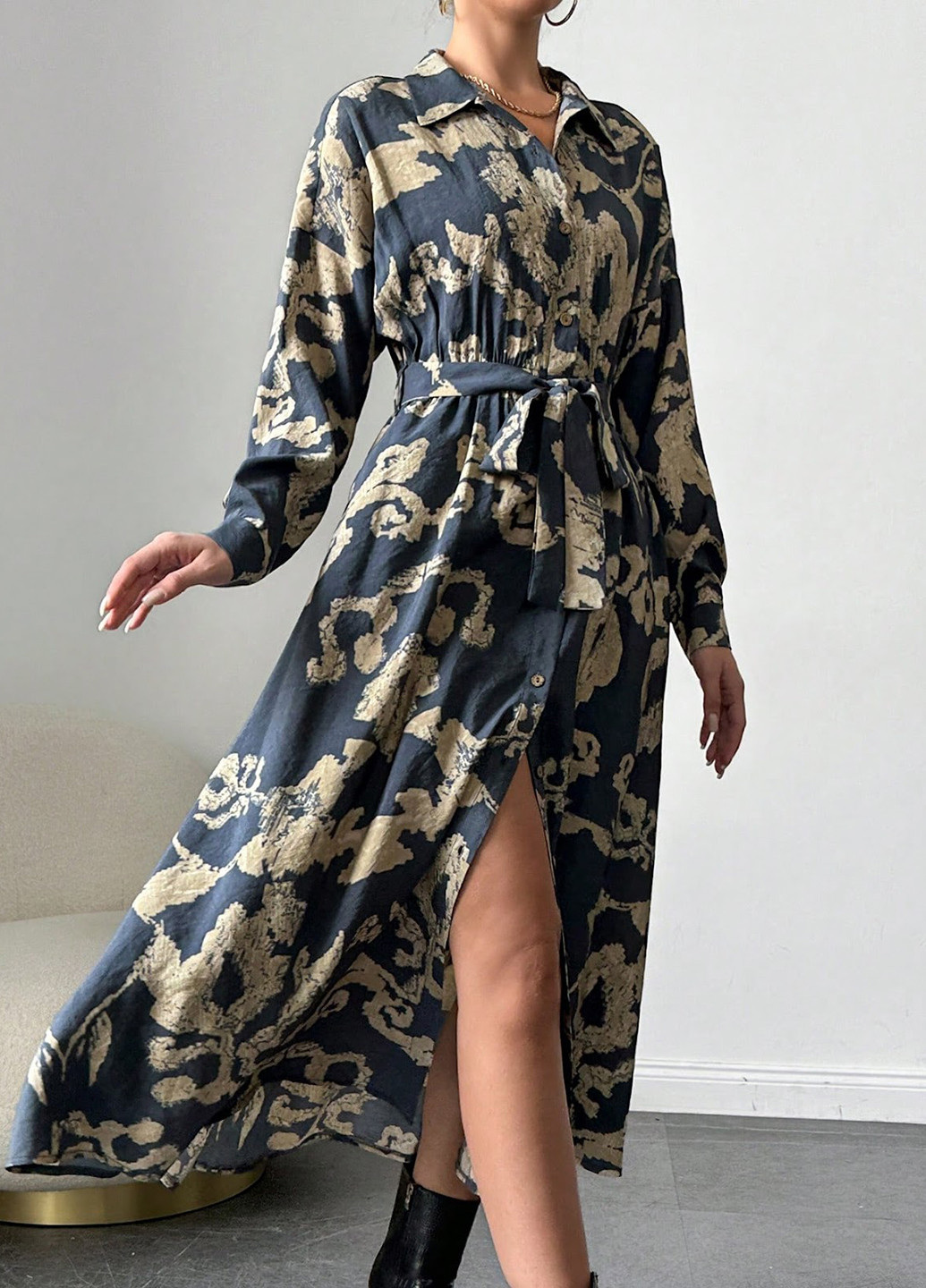 Темно-серое кэжуал платье рубашка SHEIN с абстрактным узором