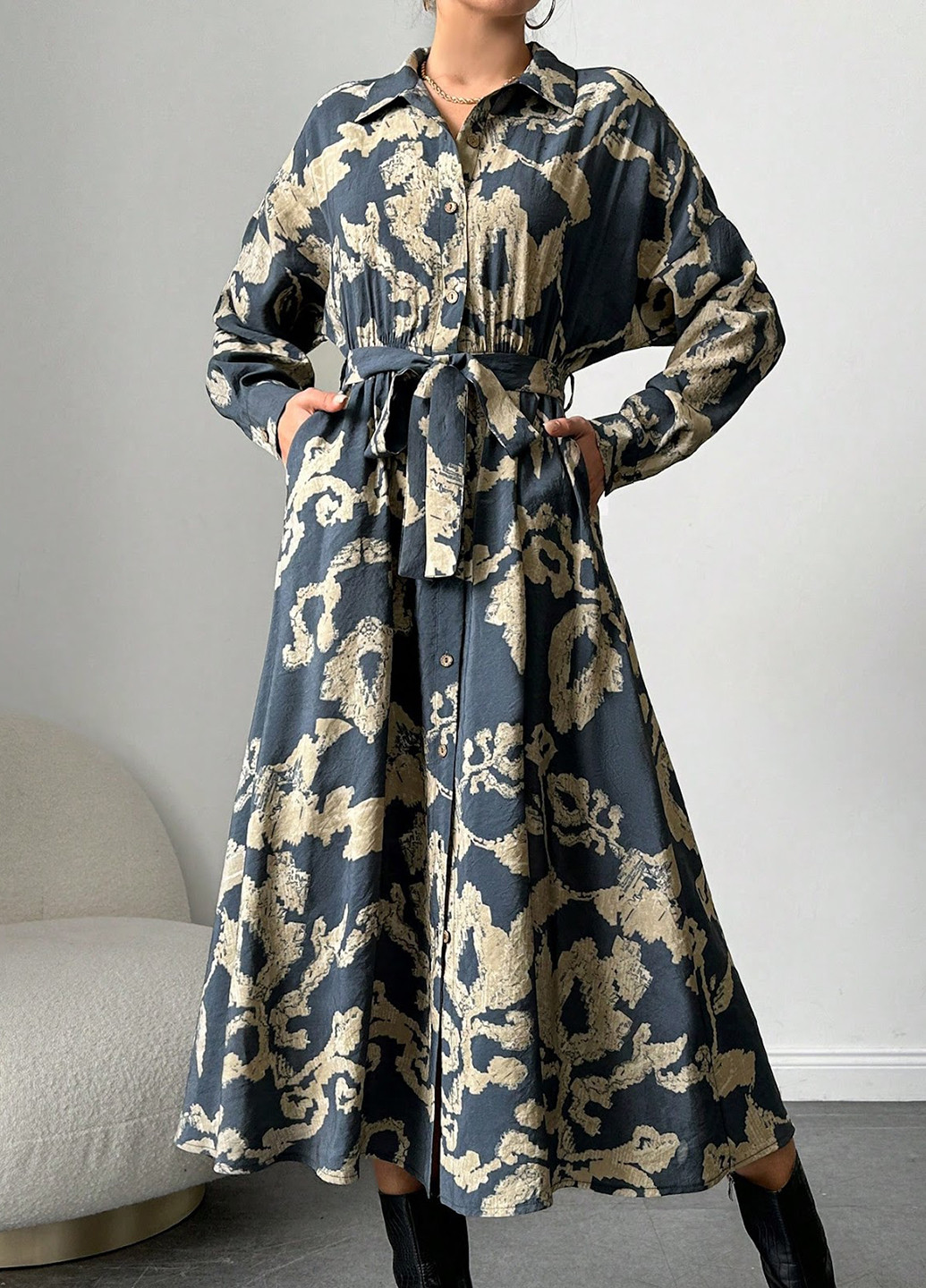 Темно-серое кэжуал платье рубашка SHEIN с абстрактным узором